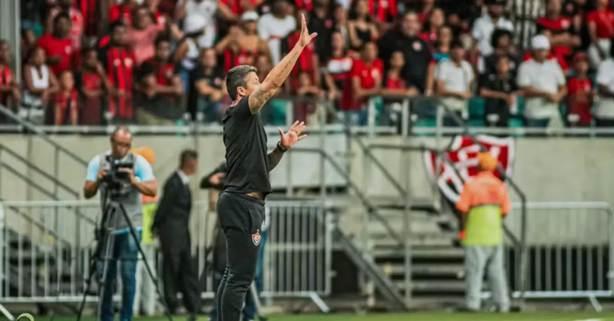 Vitória Domina Colo-Colo e Mantém Liderança no Baiano com Goleada